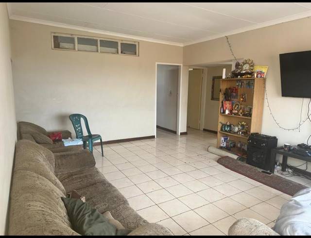 3 BEDROOM PROPERTY TO RENT IN LAUDIUM